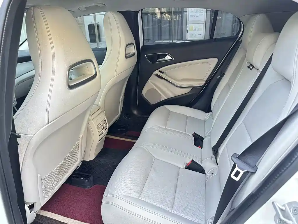 Mercedes-Benz GLA 2015