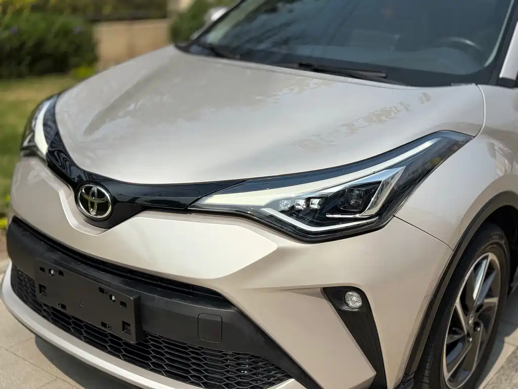 Toyota C-HR 2022 — фото 10
