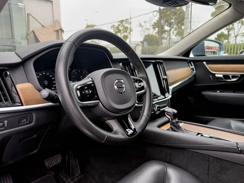Volvo S90 2019 — фото 19