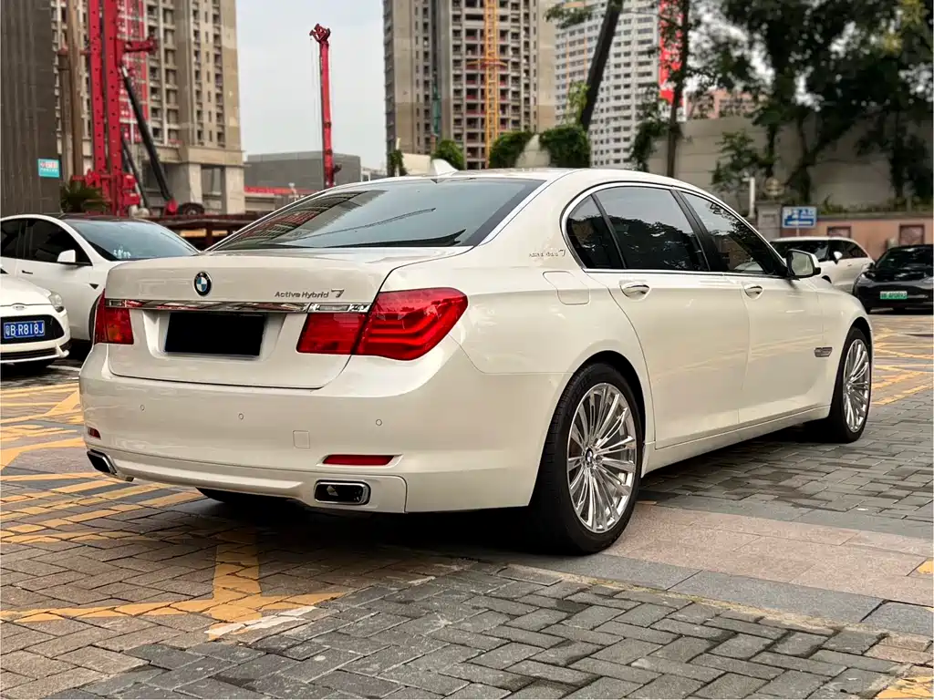 BMW 7 Series 2013 — фото 11