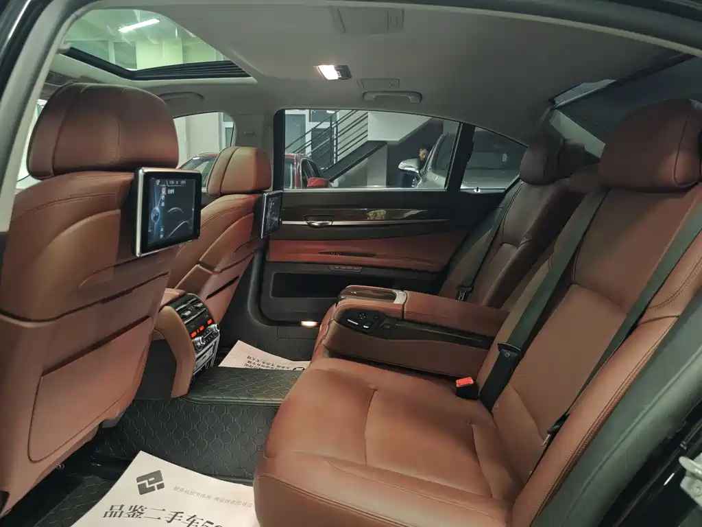 BMW 7 Series 2014 — фото 10