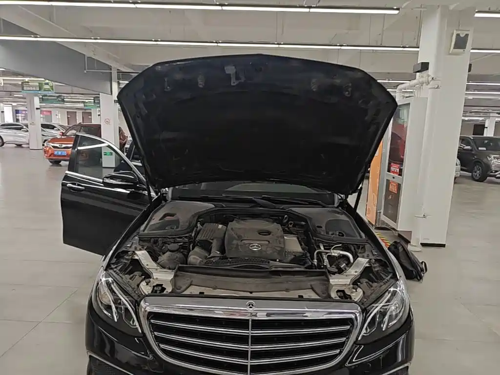 Mercedes-Benz E-Class 2018 — фото 20
