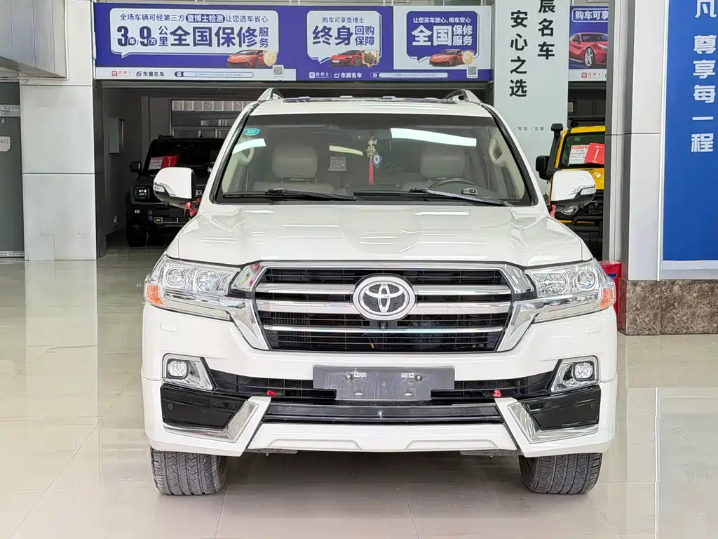 Toyota Land Cruiser 2020 — фото 1