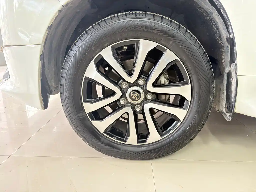 Toyota Land Cruiser 2020 — фото 16