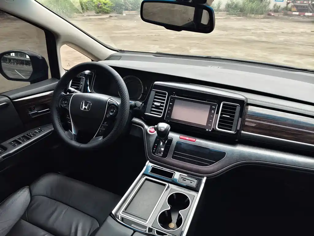Honda Elysion 2017 — фото 15