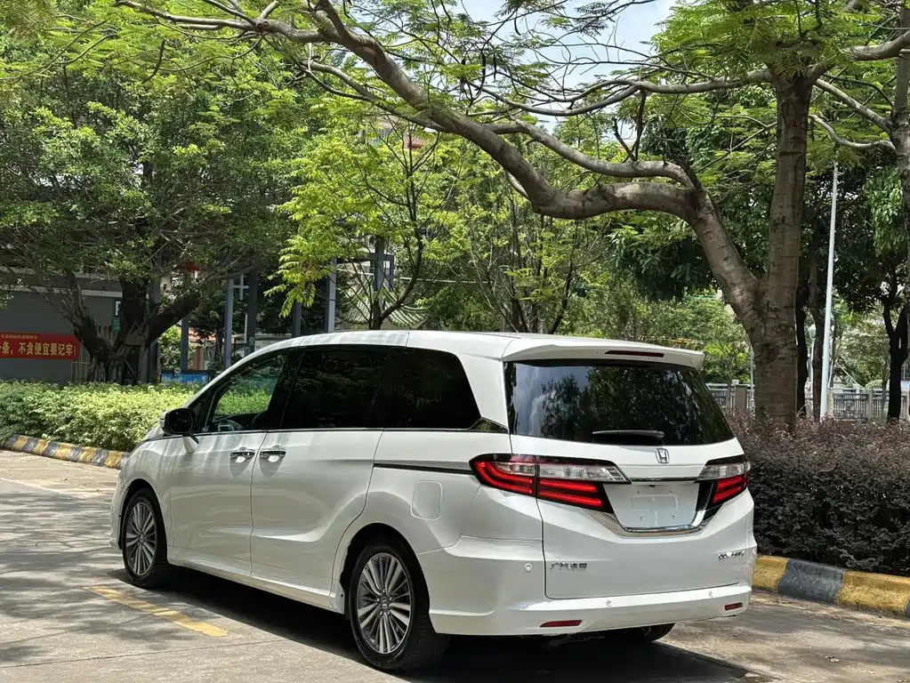 Honda Odyssey 2018 — фото 43