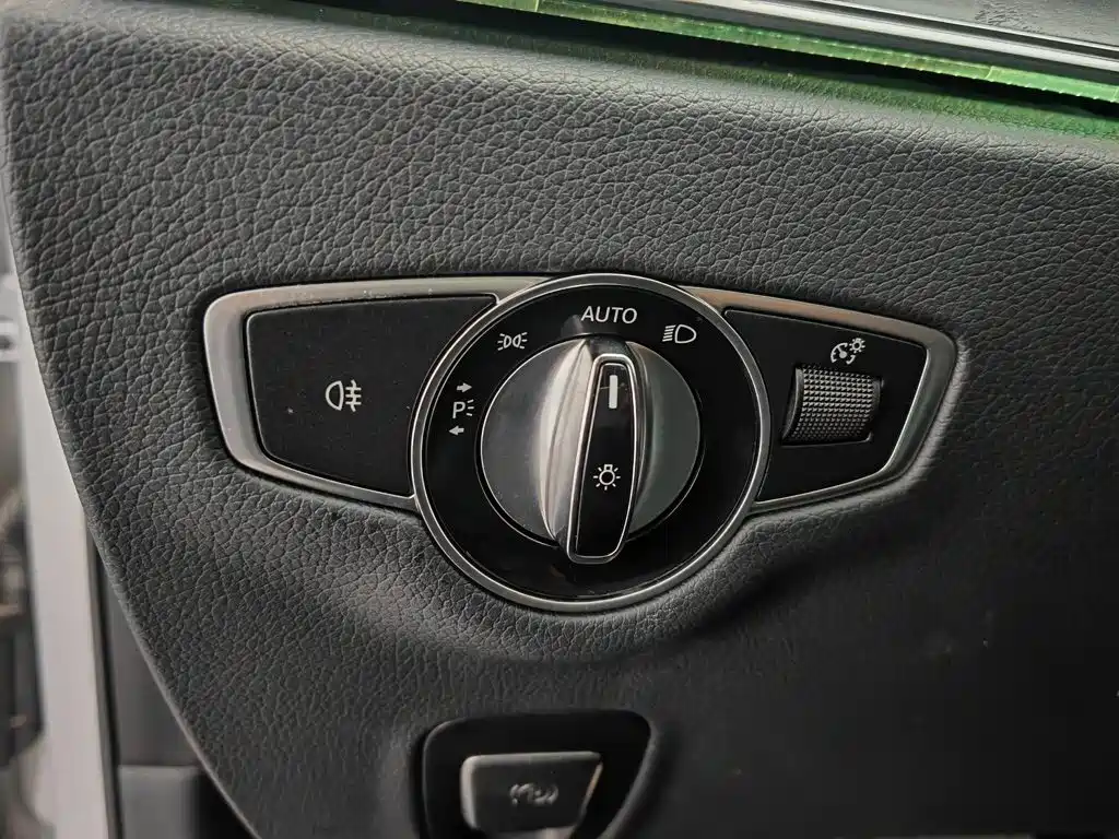 Mercedes-Benz E-Class 2019 — фото 21