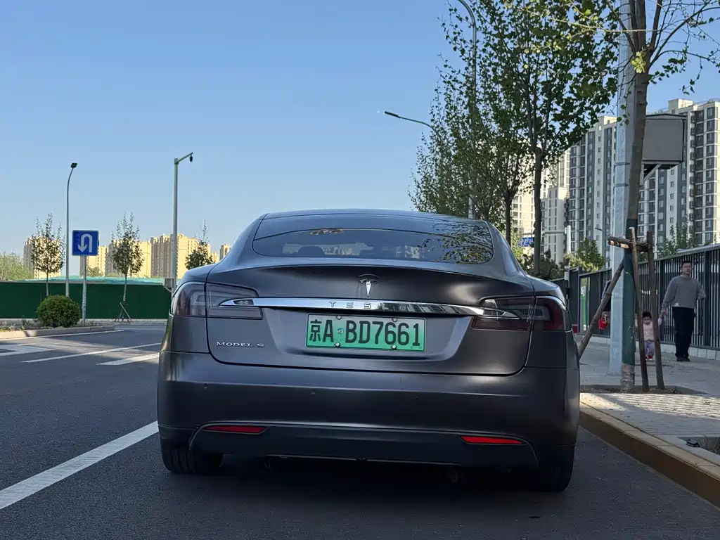 Tesla Model S 2014 — фото 21