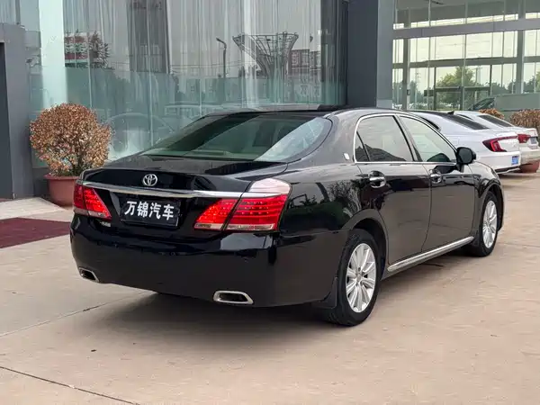 Toyota Crown 2013