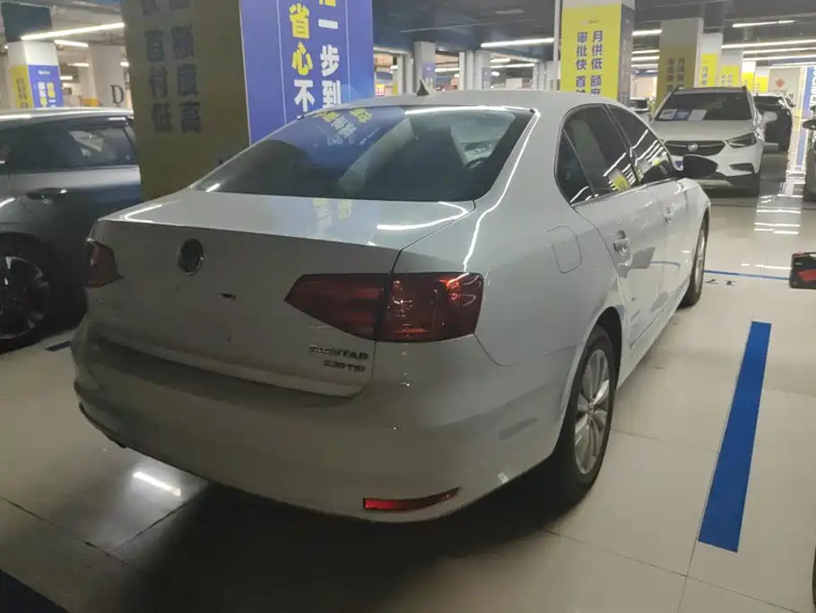 Volkswagen Sagitar 2016