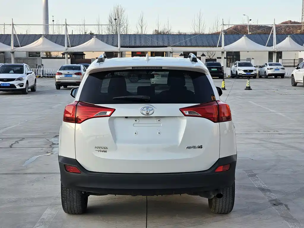 Toyota RAV4 2016 — фото 5
