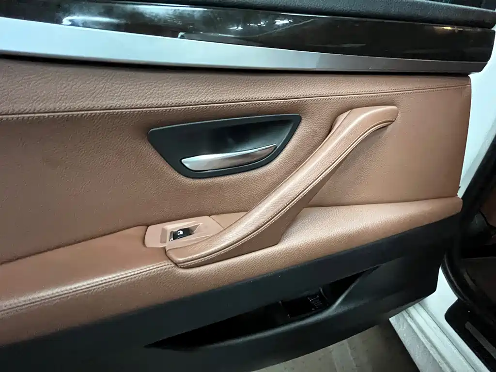 BMW 5 Series 2017 — фото 17