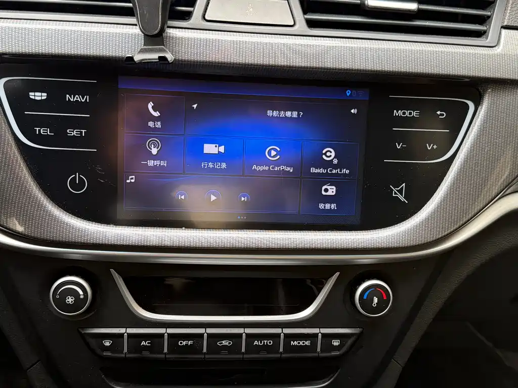 Geely Emgrand 2018 — фото 16