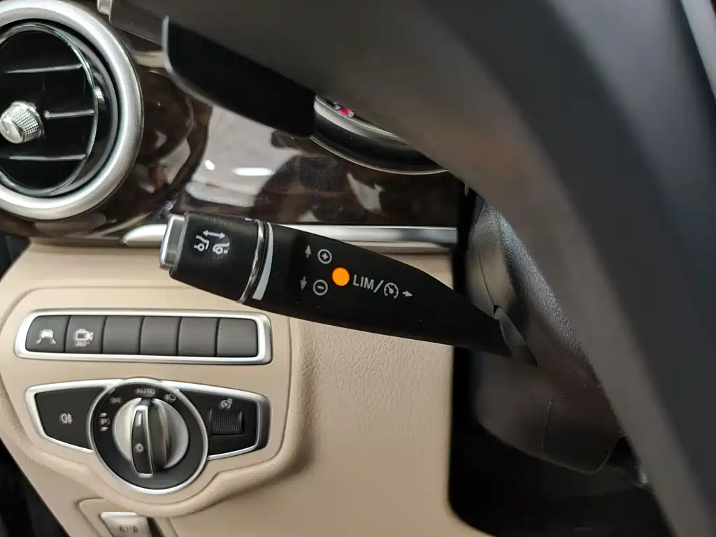 Mercedes-Benz V-Class 2019 — фото 14
