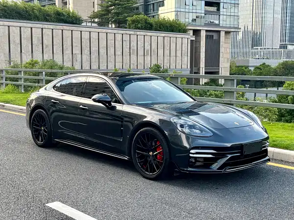 Porsche Panamera 2021