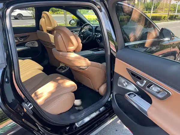 Mercedes-Benz E-Class 2025