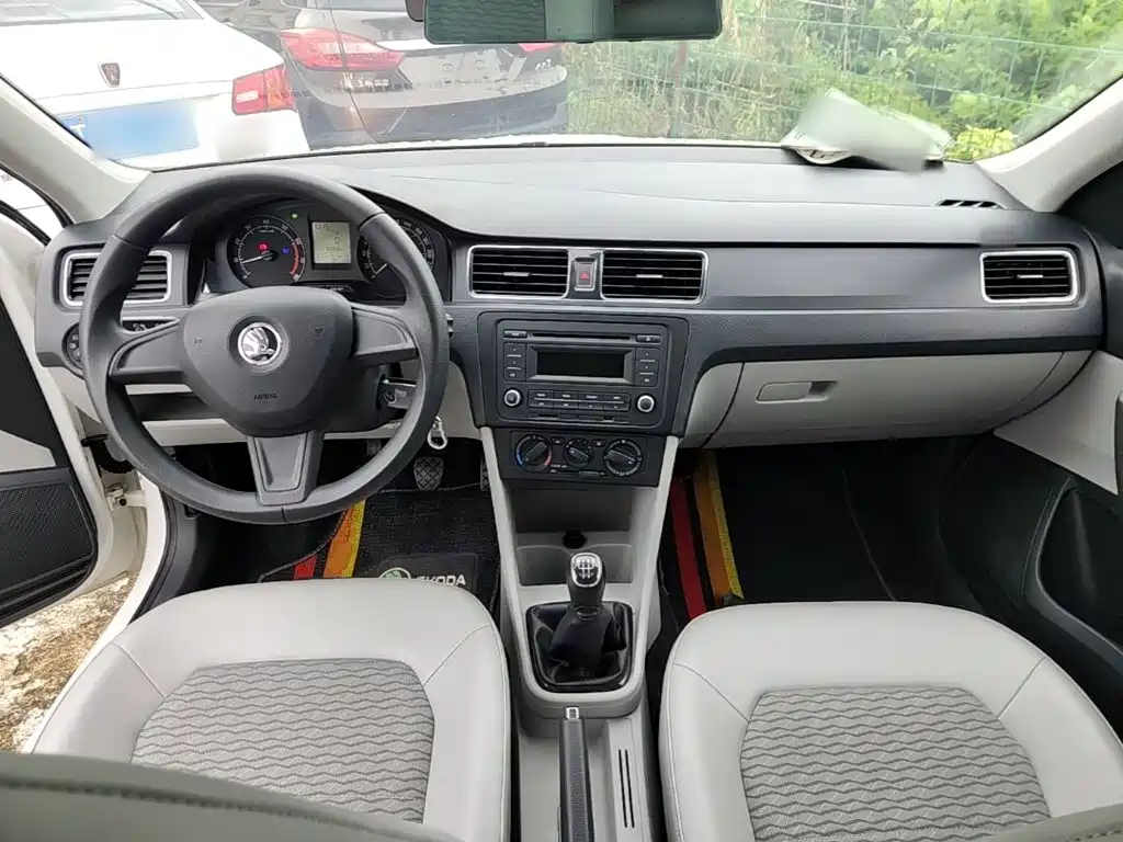 Skoda Rapid 2016 — фото 10