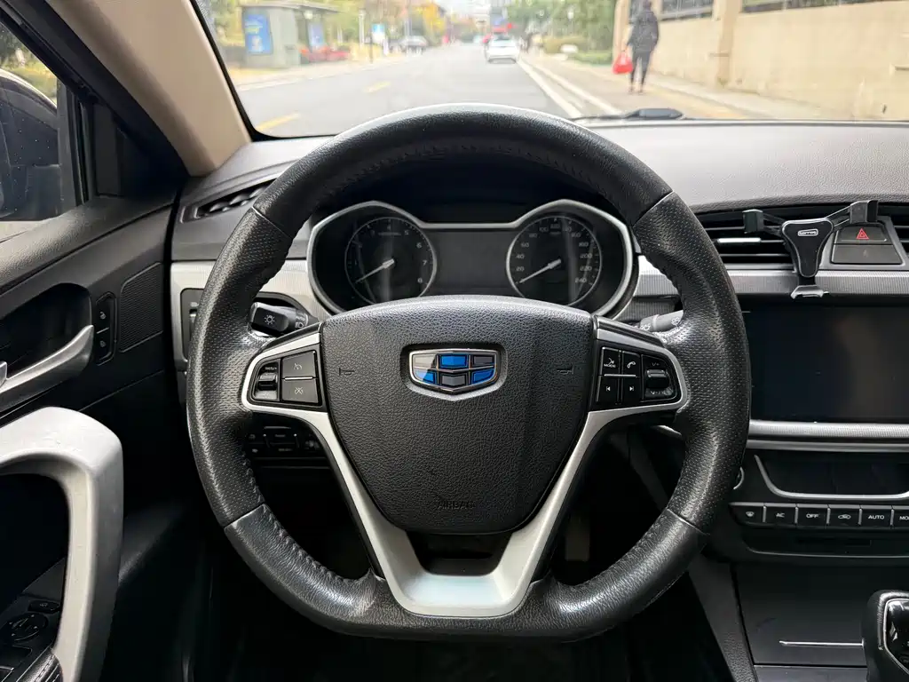 Geely Emgrand 2018 — фото 12