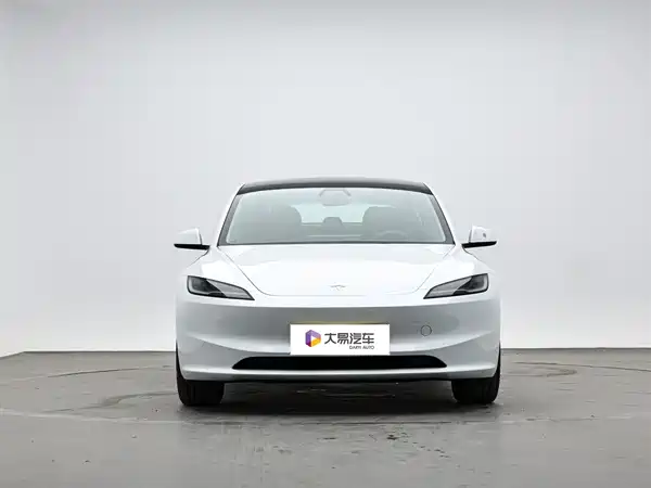 Tesla Model 3 2024