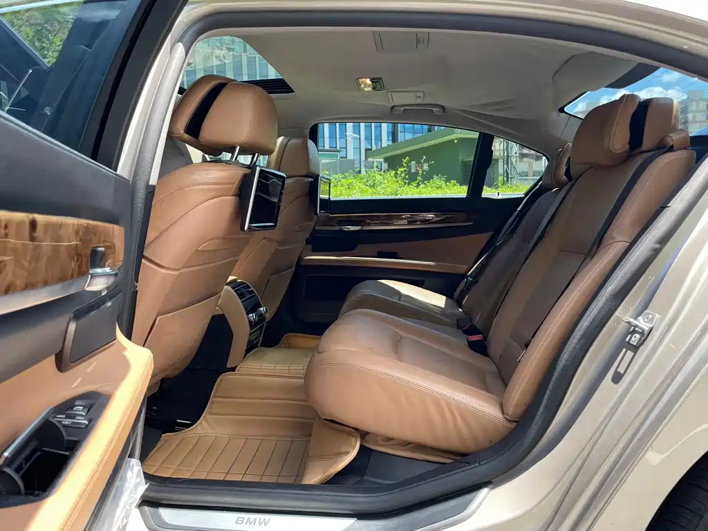 BMW 7 Series 2013 — фото 15