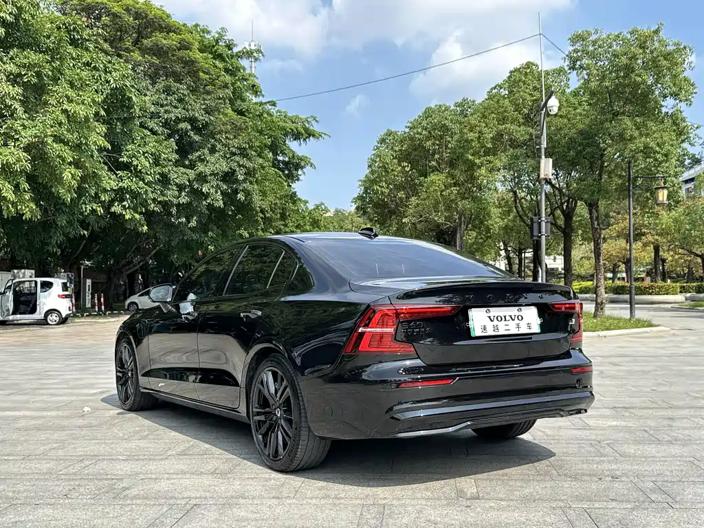 Volvo S60 PHEV 2023 — фото 16