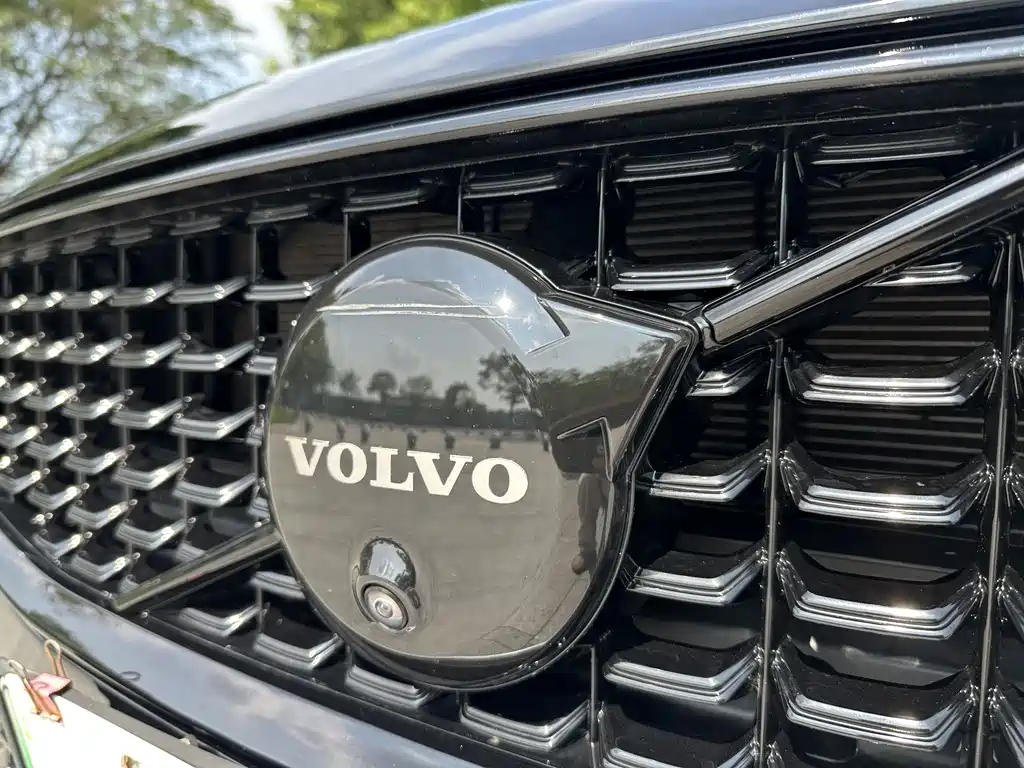 Volvo S60 PHEV 2023 — фото 11