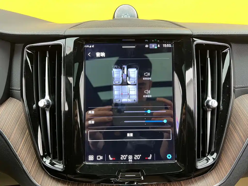 Volvo XC60 2022 — фото 19
