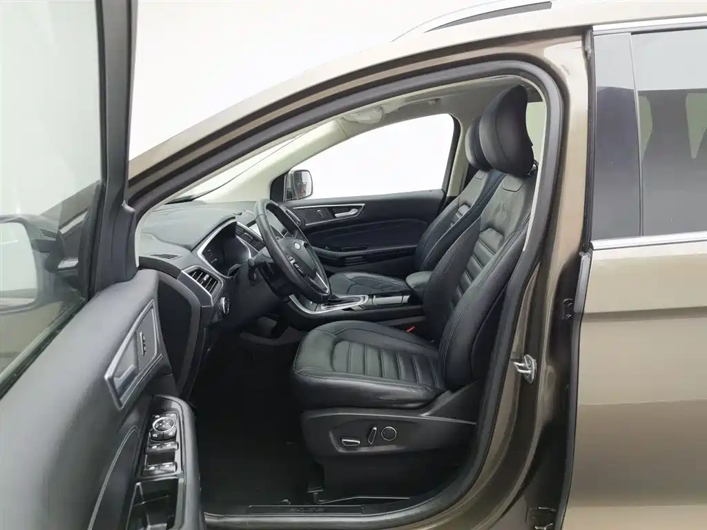 Ford Edge 2016 — фото 10
