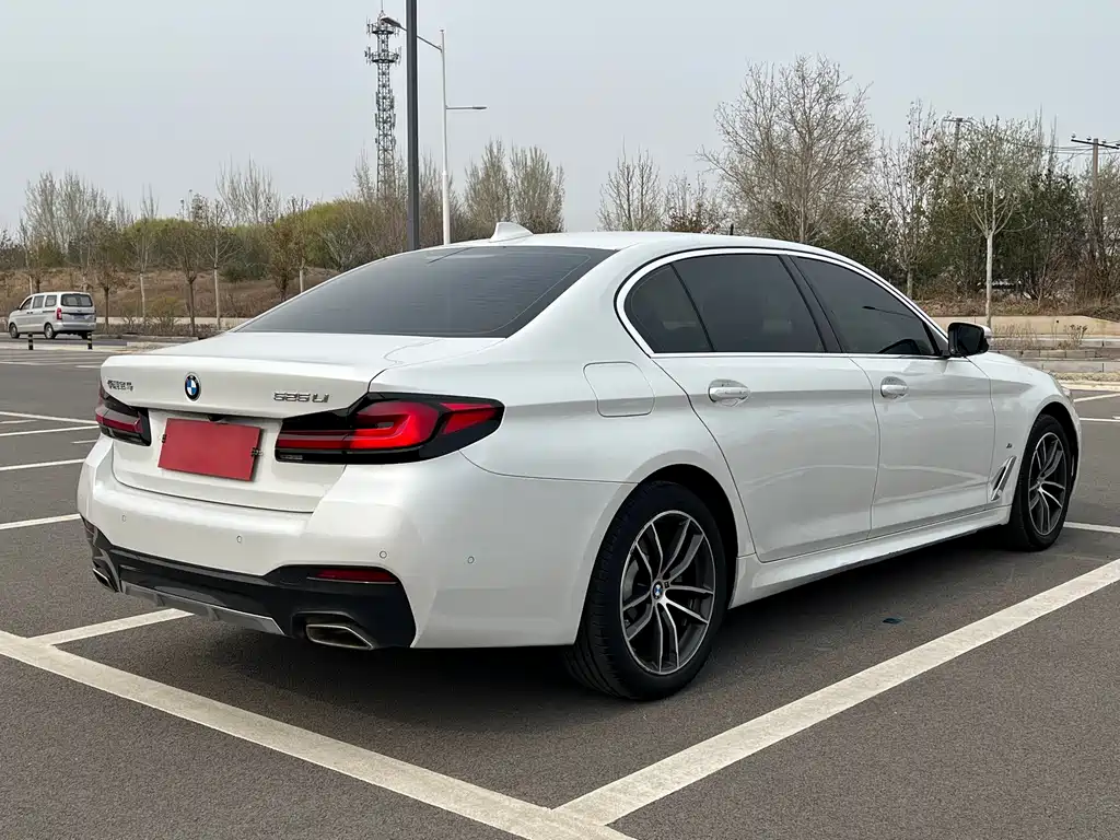 BMW 5 Series 2022 — фото 18