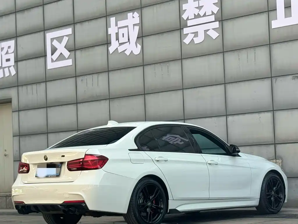 BMW 3 Series 2018 — фото 24
