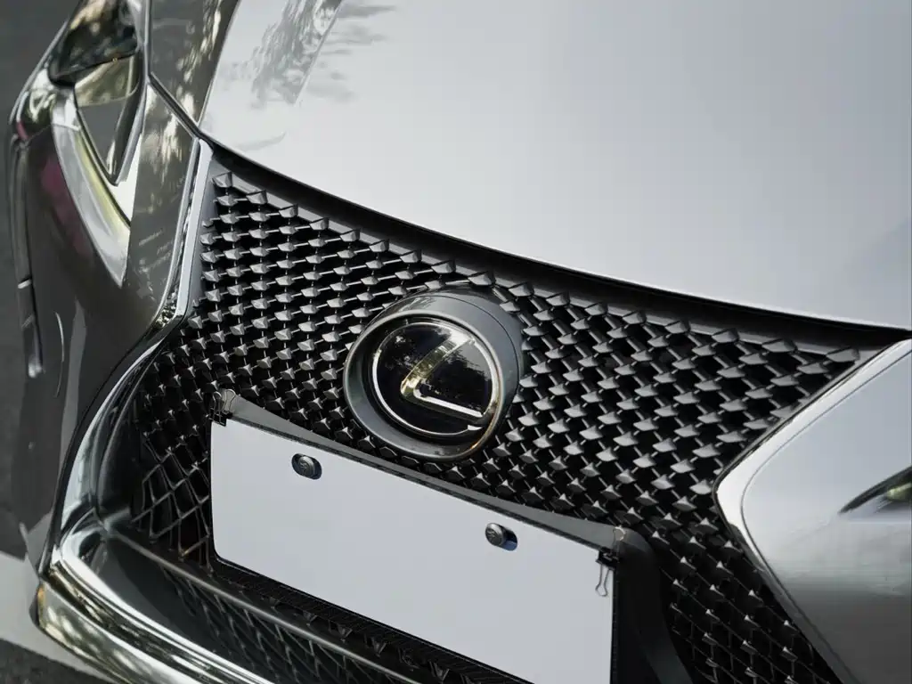 Lexus LC 2018 — фото 15