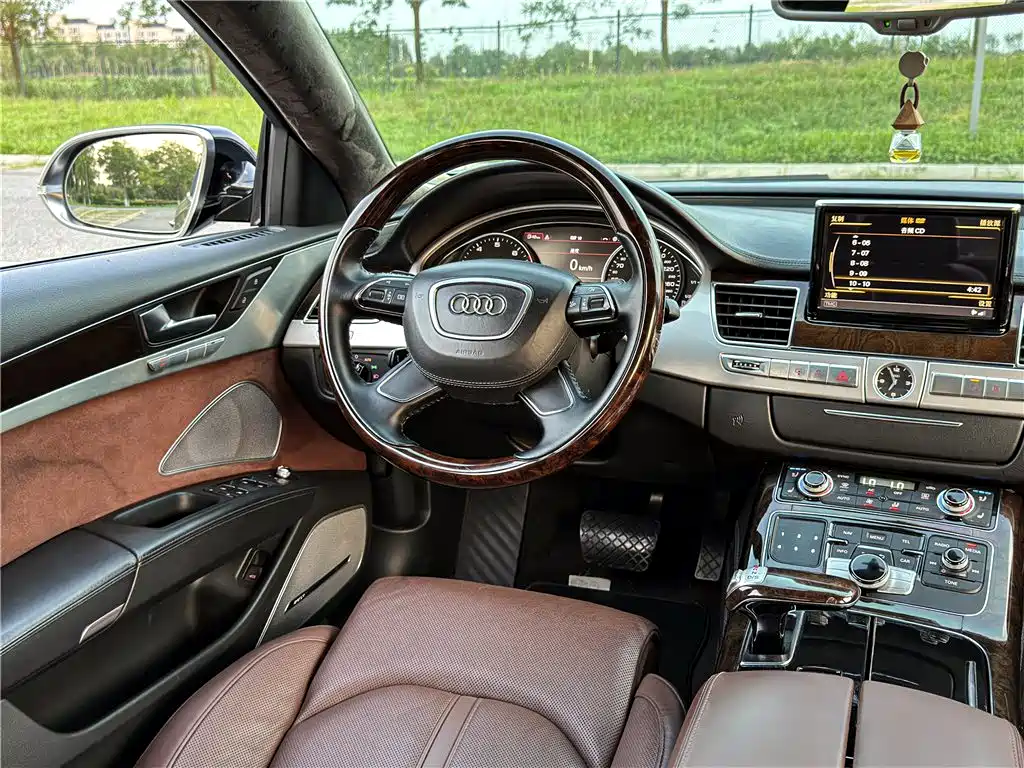 Audi A8 2013 — фото 22