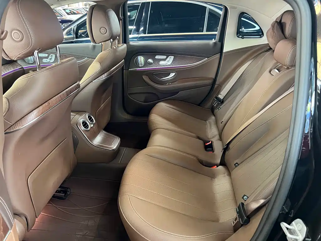 Mercedes-Benz E-Class 2023 — фото 6