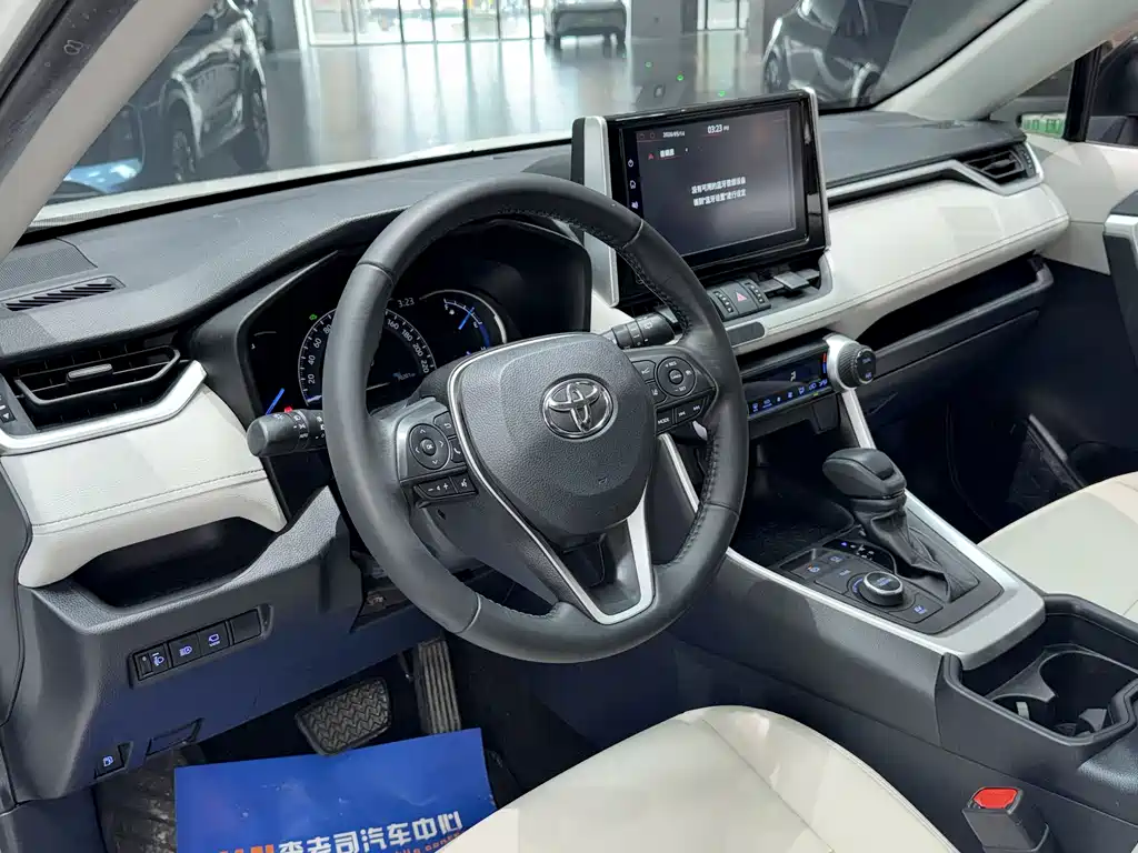 Toyota RAV4 2020 — фото 10