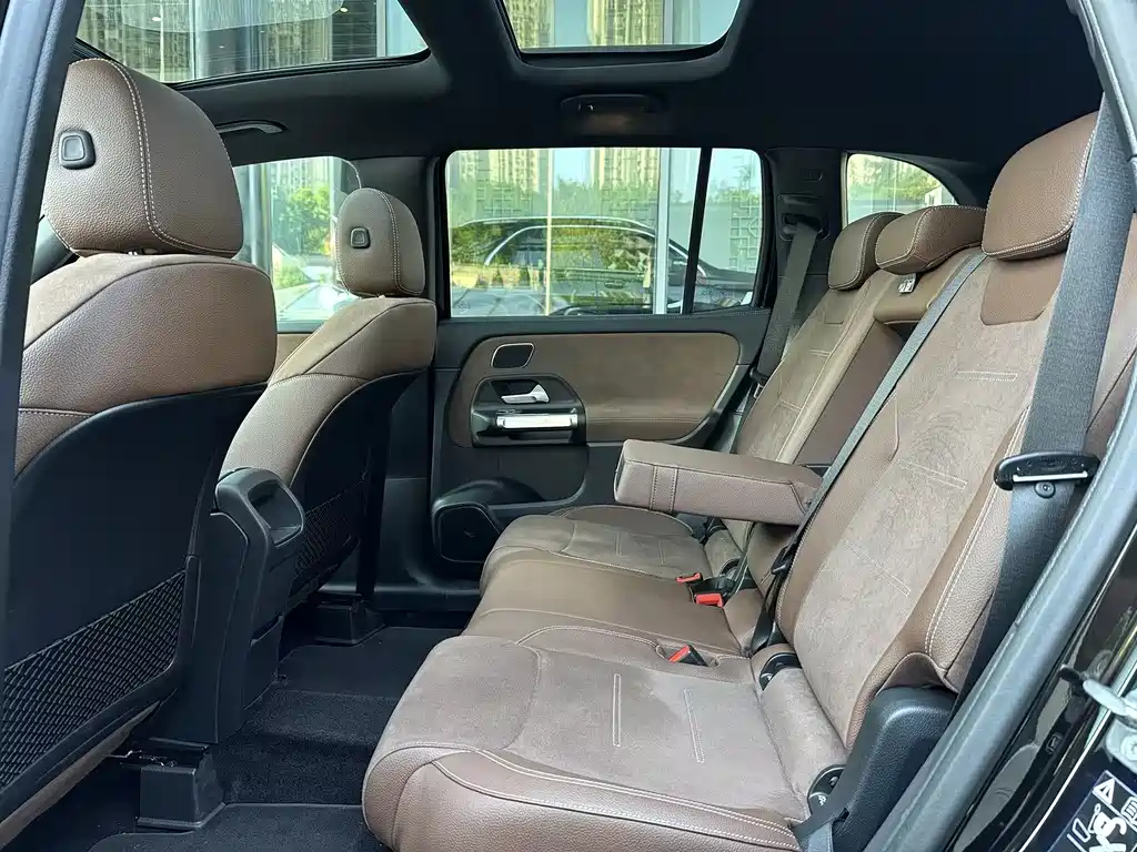 Mercedes-Benz GLB AMG 2025 — фото 16