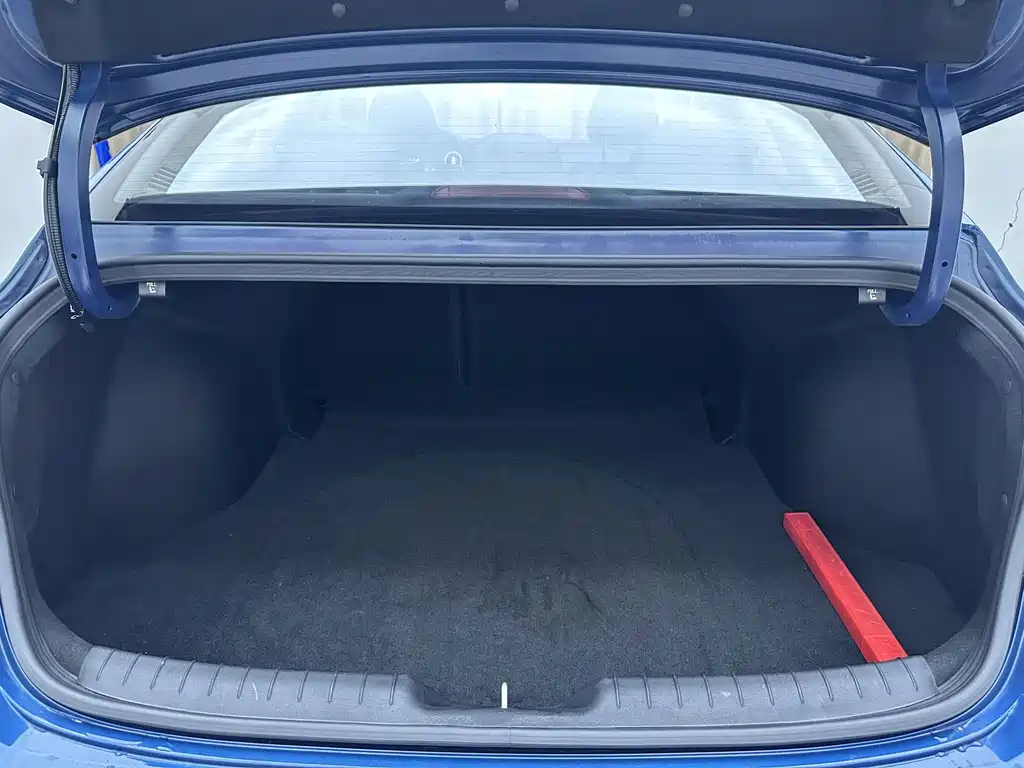 Hyundai Elantra 2023 — фото 16