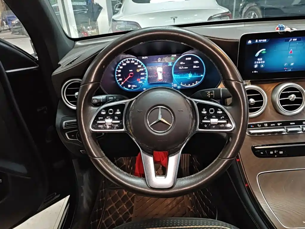 Mercedes-Benz GLC 2020 — фото 11