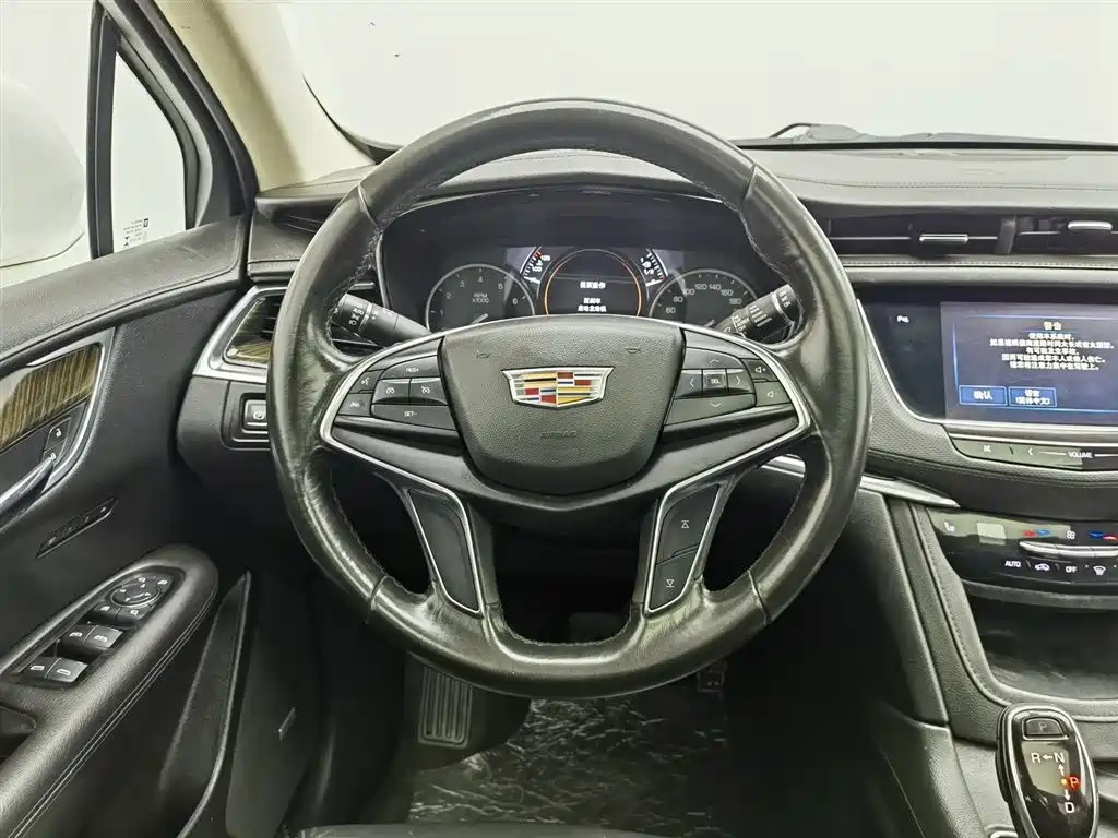 Cadillac XT5 2018 — фото 11