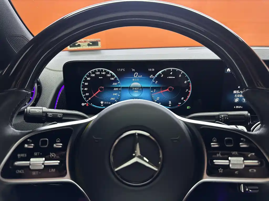 Mercedes-Benz GLB 2023 — фото 10