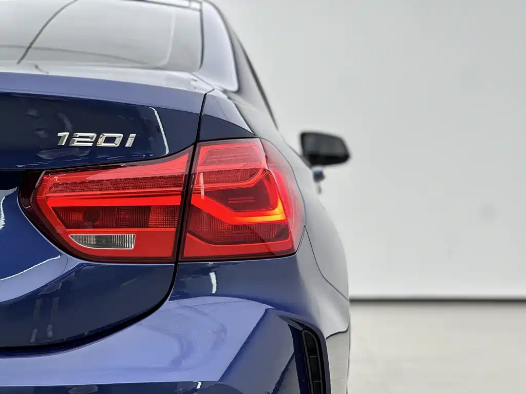 BMW 1 Series 2021 — фото 16