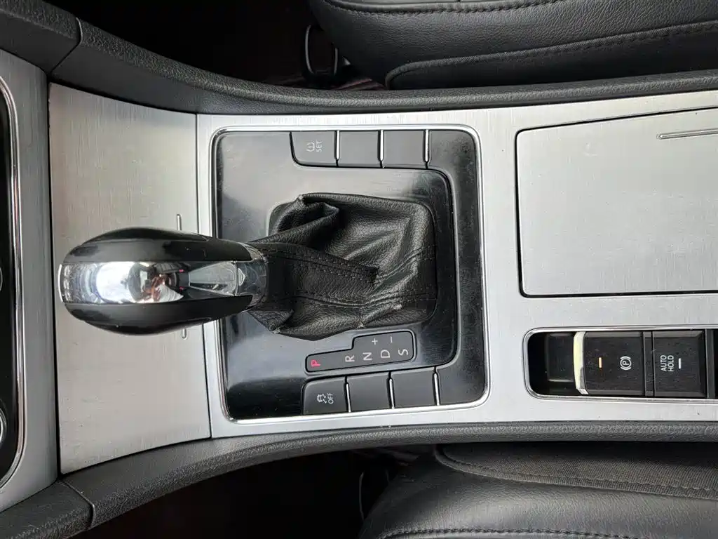 Volkswagen Passat 2015 — фото 11