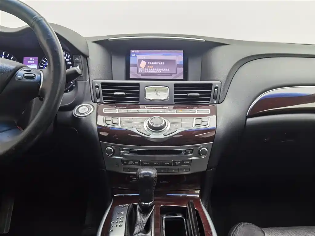 Infiniti Q70 2015 — фото 12