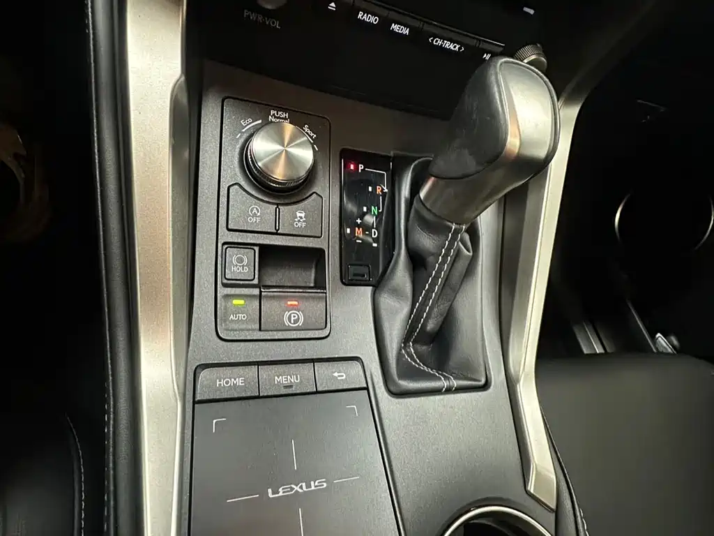 Lexus NX 2020 — фото 24