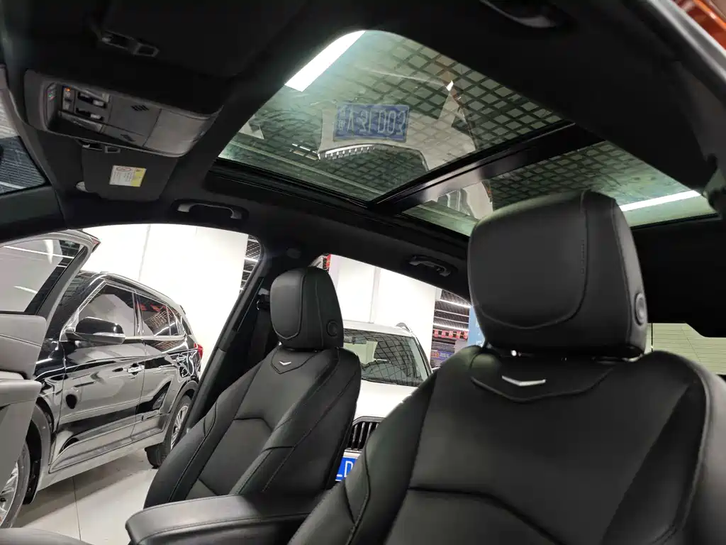 Cadillac XT4 2018 — фото 11