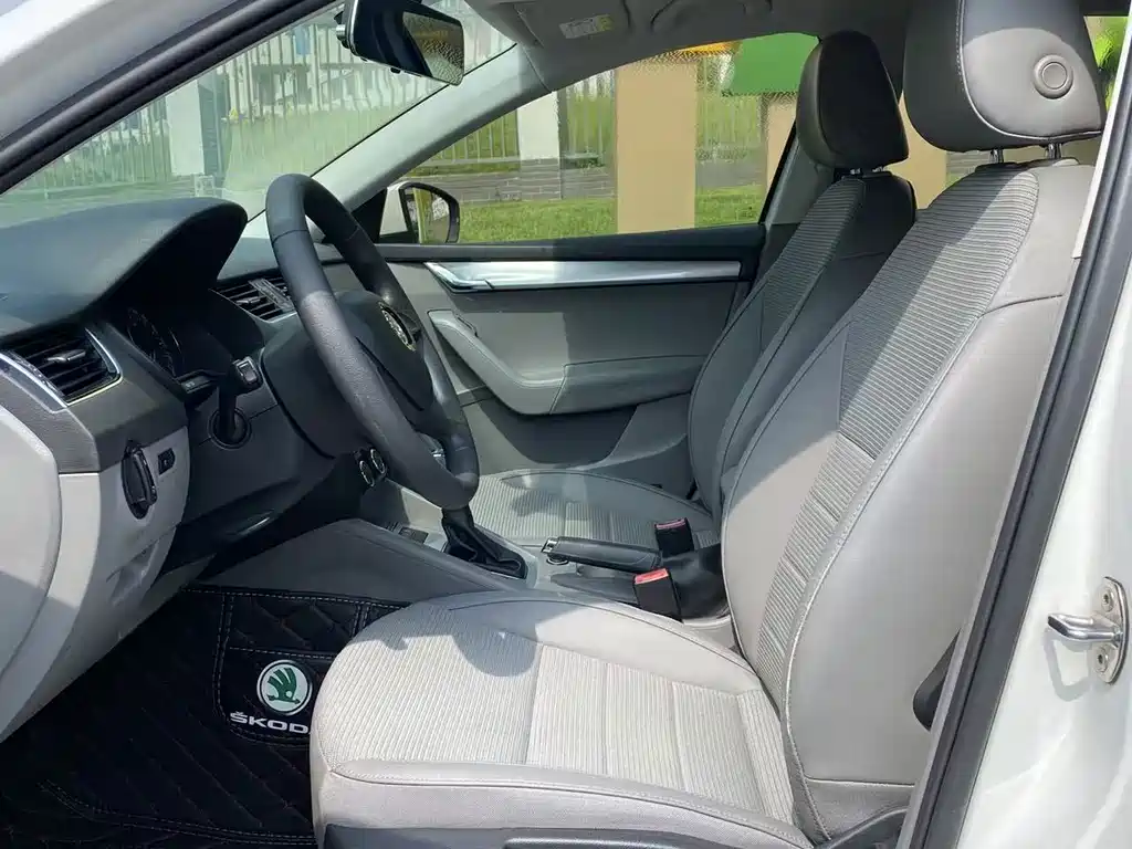 Skoda Octavia 2015 — фото 16
