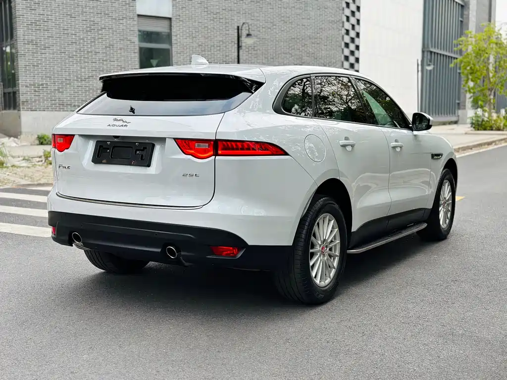 Jaguar F-PACE 2017 — фото 6