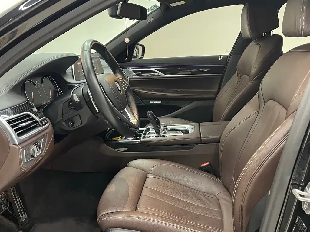 BMW 7 Series 2018 — фото 14