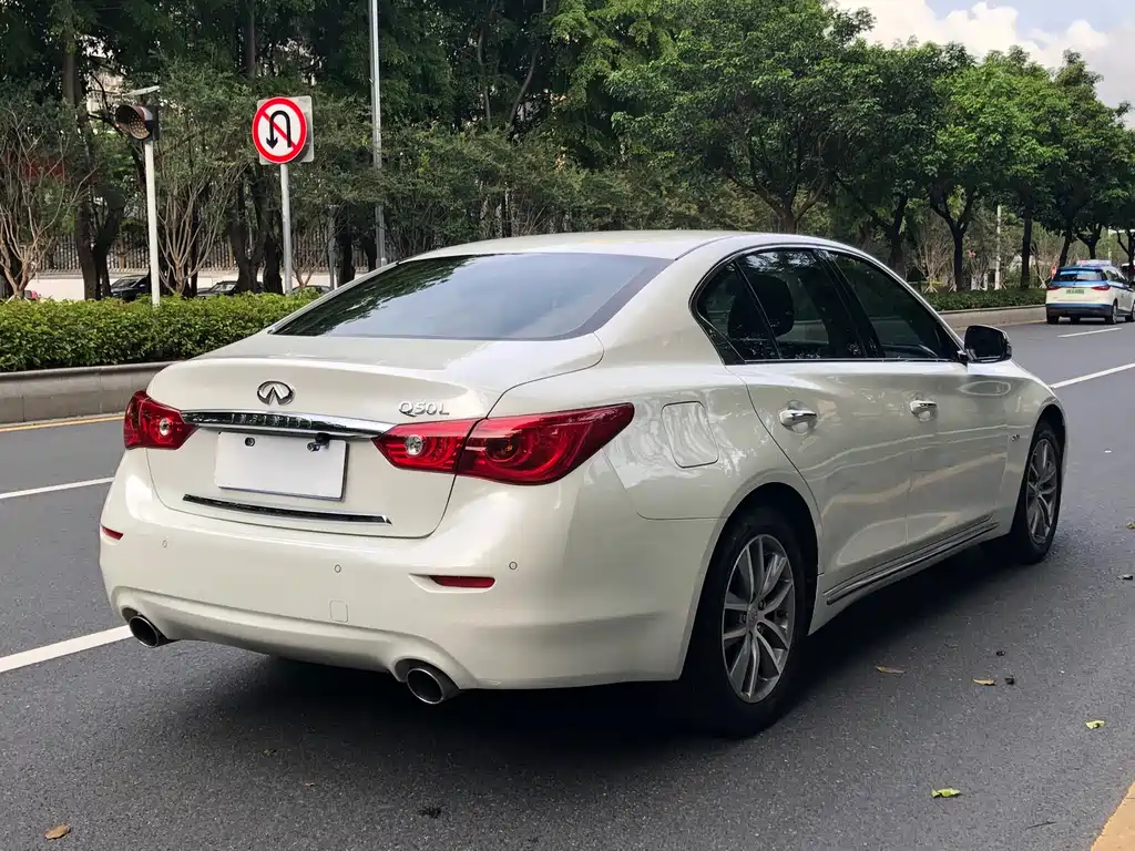 Infiniti Q50L 2015
