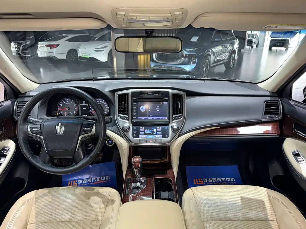 Toyota Crown 2016 — фото 6
