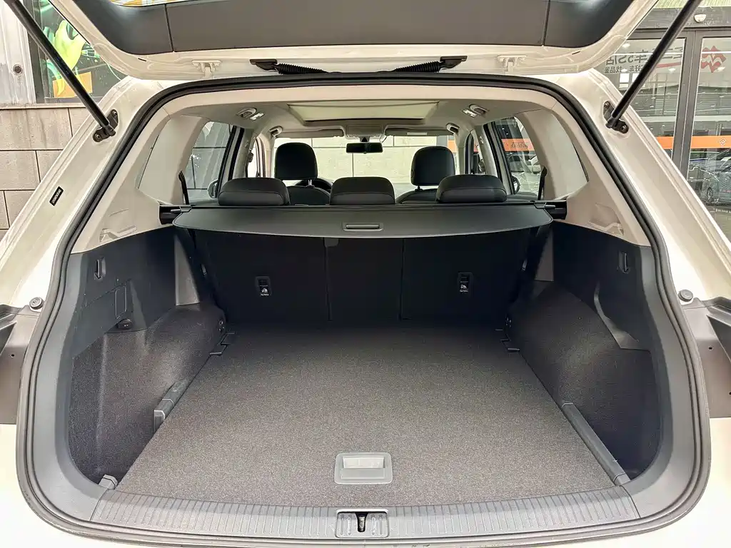 Volkswagen Tiguan L 2019 — фото 6